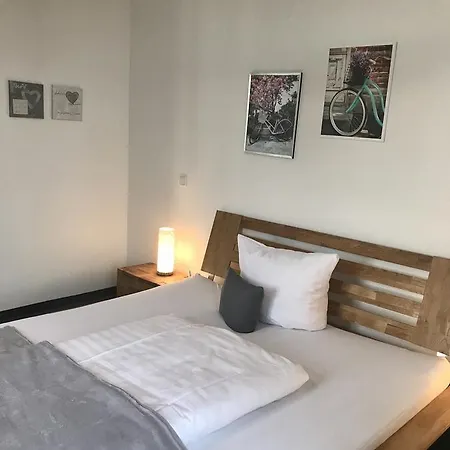Dein Gutshof-ferienwohnung شقة *